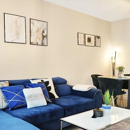 Cosy Corner In Aylesbury Near Stoke Mandeville Hospital & Town Centre With Private Parking Exterior photo