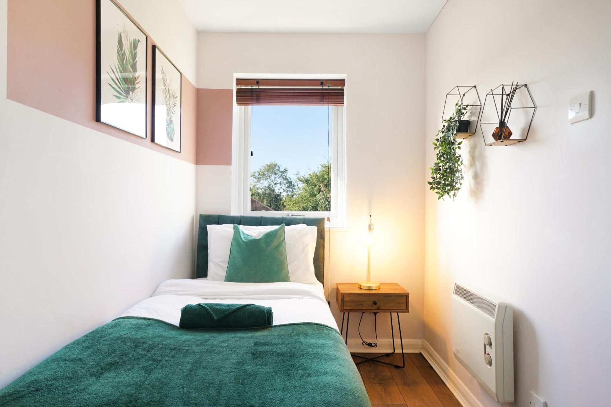 Holiday home Cosy Corner In Aylesbury Near Stoke Mandeville Hospital & Town Centre With Private Parking Aylesbury (Buckinghamshire)