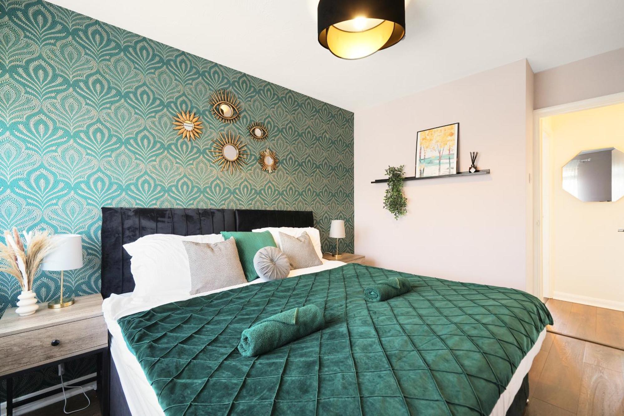 Cosy Corner In Aylesbury Near Stoke Mandeville Hospital & Town Centre With Private Parking *