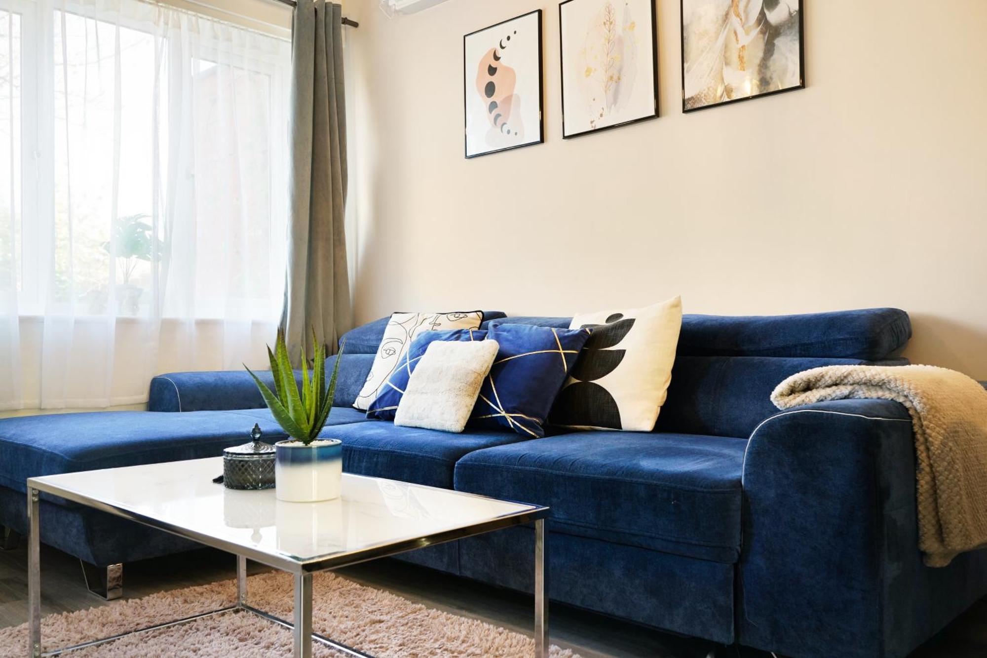 Cosy Corner In Aylesbury Near Stoke Mandeville Hospital & Town Centre With Private Parking Holiday home *