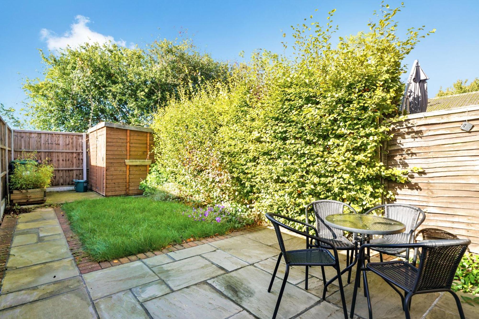 Cosy Corner In Aylesbury Near Stoke Mandeville Hospital & Town Centre With Private Parking Holiday home *